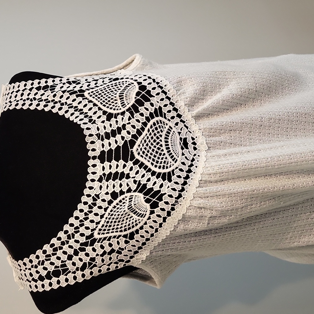 Lily.Morgan sleeveless lace blouse